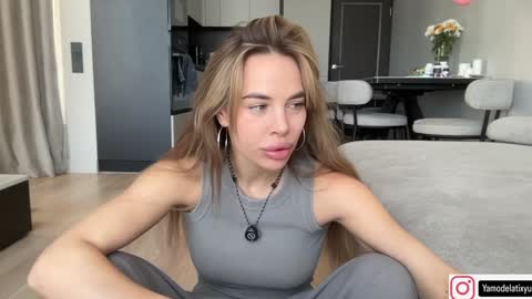 Snapshot of diffgirls chatting on October 17, 9:57 am Tanya online show from October 17, 9:57 am