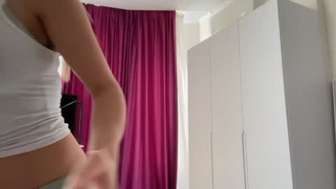 Snapshot of diffgirls chatting on September 23, 11:04 am Tanya online show from September 23, 11:04 am