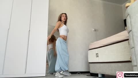 Snapshot of diffgirls chatting on September 27, 9:29 am Tanya online show from September 27, 9:29 am