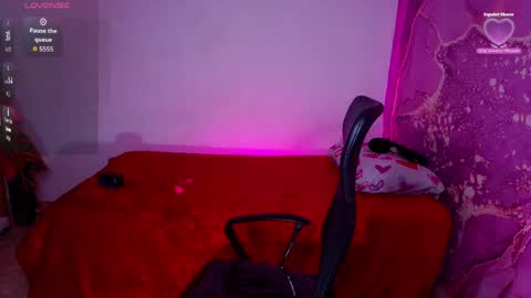 diiosa_latina online show from June 4, 8:15 pm