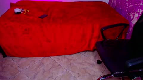 diiosa_latina online show from May 14, 10:41 pm