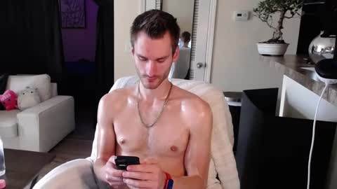 Meechii online show from February 4, 3:47 pm