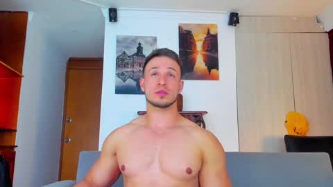 dimitricaruso online show from December 3, 12:30 am