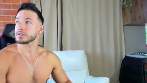 dimitricaruso online show from June 25, 10:59 pm