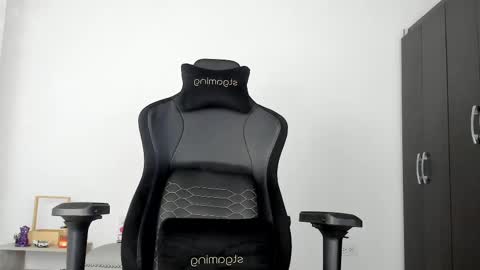 dimitricaruso online show from March 1, 3:43 am