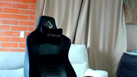 dimitricaruso online show from June 20, 6:03 pm