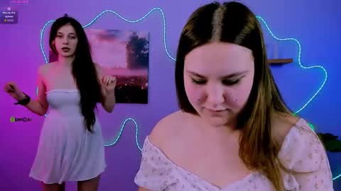 dina_bloom online show from April 19, 7:05 pm