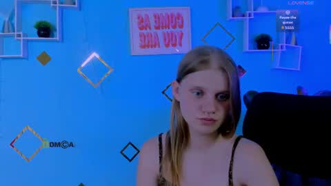 dina_bloom online show from July 12, 6:55 pm
