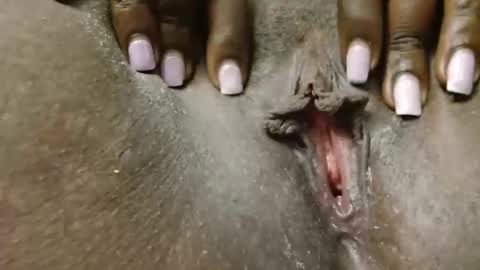 sisi and grovin online show from November 19, 10:25 am