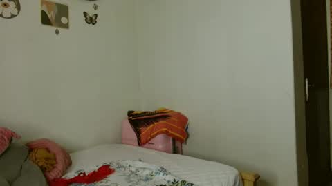 sisi and grovin online show from November 18, 2:25 am