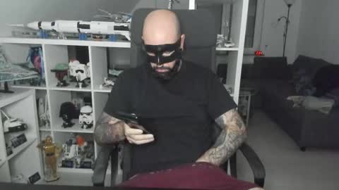 Robert online show from November 3, 1:39 am