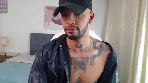 Snapshot of dirtybhot chatting on December 10, 10:49 am I just want to be happy online show from December 10, 10:49 am