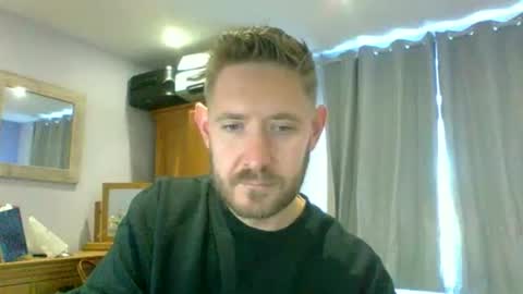 Snapshot of dirtylondon729 chatting on October 6, 9:38 am Exhibitionist Ben online show from October 6, 9:38 am