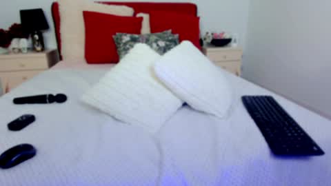 Chloe online show from April 6, 9:10 am