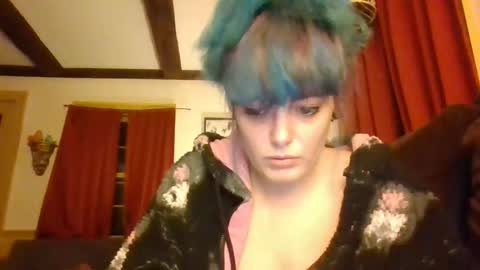 Snapshot of dirtyxhippie21 chatting on October 30, 2:34 am Crystal online show from October 30, 2:34 am