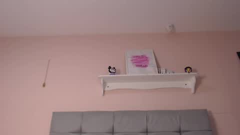 disyamil_pineda online show from April 15, 2:48 am