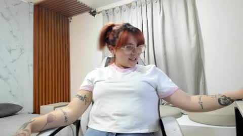 dita bundy online show from June 2, 1:07 am