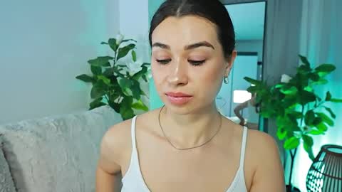 Tia online show from May 20, 8:26 pm