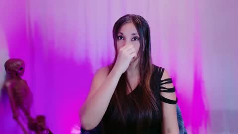 DivineLynn online show from February 5, 6:48 pm