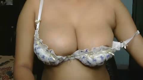 Snapshot of divyakhan chatting on October 24, 4:13 am divyakhan online show from October 24, 4:13 am