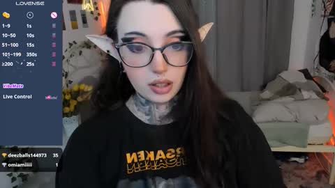 dixipixi_ online show from September 21, 8:07 am