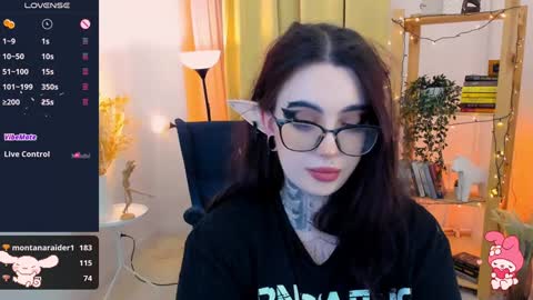 dixipixi_ online show from February 8, 10:18 am