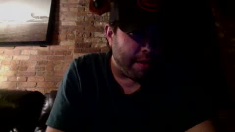 Snapshot of dj_chaterbate chatting on January 31, 2:37 am DJ Chaterbate online show from January 31, 2:37 am