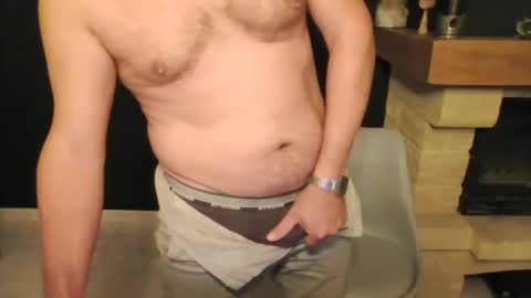 Snapshot of doggydaddi chatting on October 20, 5:23 am Alex online show from October 20, 5:23 am