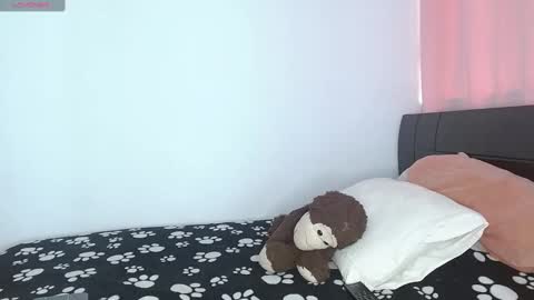 Snapshot of doll_and_sex chatting on December 18, 3:55 pm Auro and Santiago online show from December 18, 3:55 pm