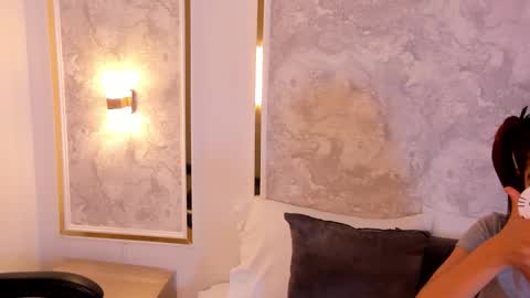 D  online show from December 3, 2:34 am