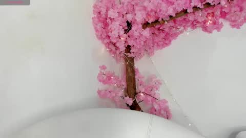 doll_isa_ online show from September 9, 7:14 pm