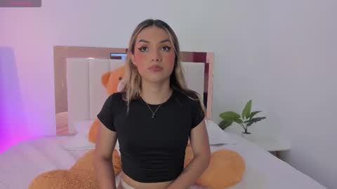 doll_isa_ online show from February 24, 8:01 pm