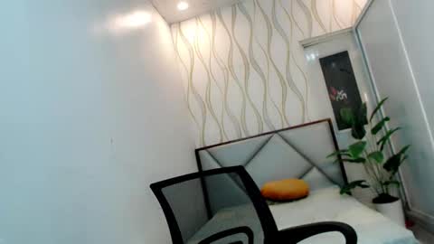 Make me Happy online show from November 19, 11:58 pm