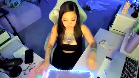 DOLLLFACE online show from February 3, 5:38 am