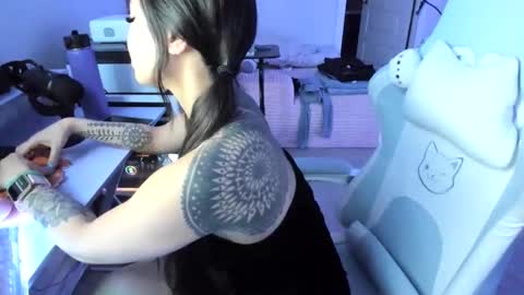 DOLLLFACE online show from March 23, 4:17 am