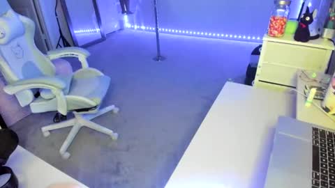 DOLLLFACE online show from November 5, 3:41 am