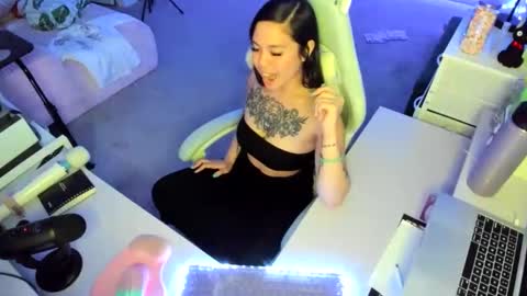 DOLLLFACE online show from February 3, 6:22 am