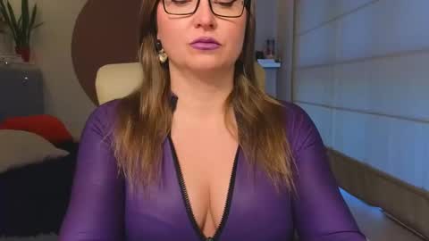 DOM MUMMY online show from April 19, 5:52 am