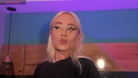 Snapshot of dominadiosa__ chatting on October 18, 9:08 pm Alexa online show from October 18, 9:08 pm