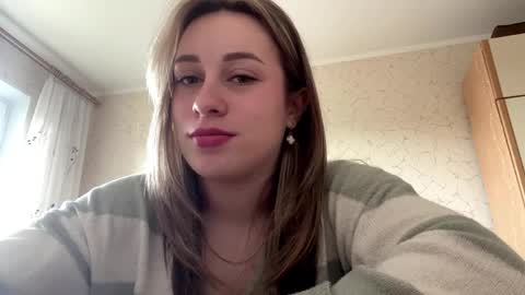 Mia online show from April 10, 8:19 am