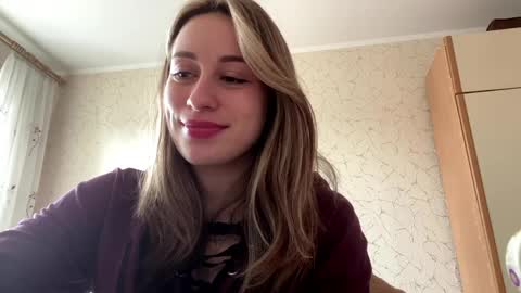 Mia online show from April 12, 8:18 am