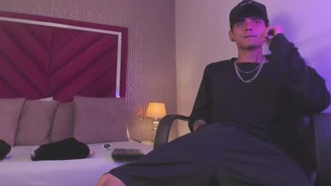 Dominic foox online show from February 25, 8:45 pm