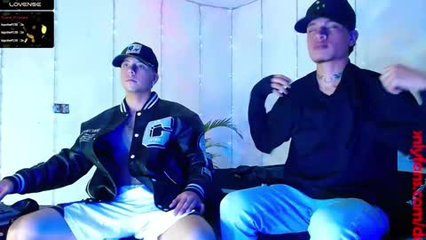 Snapshot of dominic_hanks chatting on March 11, 7:24 am DOMINIC AND ANDREW online show from March 11, 7:24 am