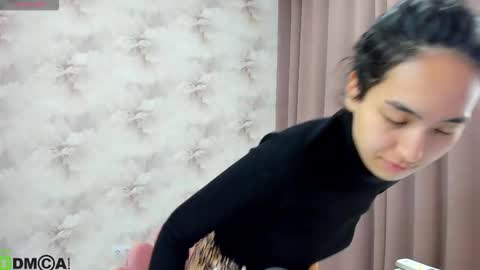 Aura online show from October 2, 4:33 am