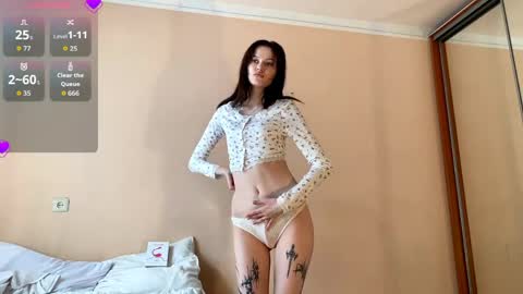 Lauren online show from April 14, 11:24 am