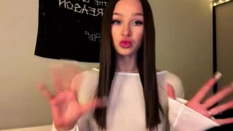 MOLLYYYY dont forget to give me a thumb up online show from November 26, 11:07 am