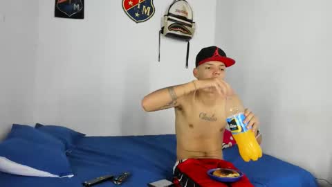 douglas_gallegos online show from December 19, 8:15 pm