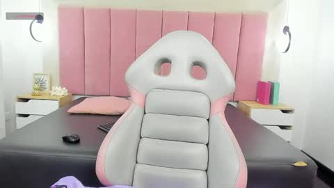 dovemullerr2 online show from May 5, 7:52 pm