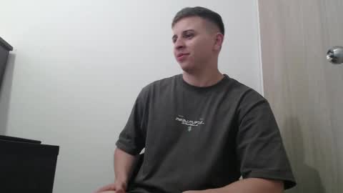 Snapshot of draco_boy2000 chatting on October 21, 10:57 pm draco_boy2000 online show from October 21, 10:57 pm