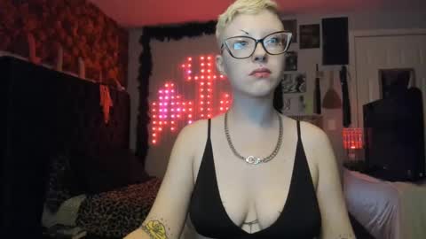 Your Majesty online show from December 4, 5:10 am